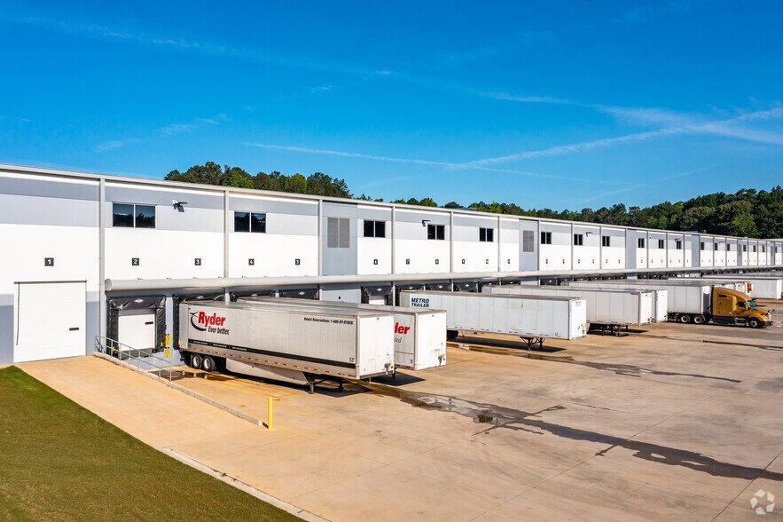 More Photos Of 3725 Royal South Pky, Atlanta Distribution For Lease