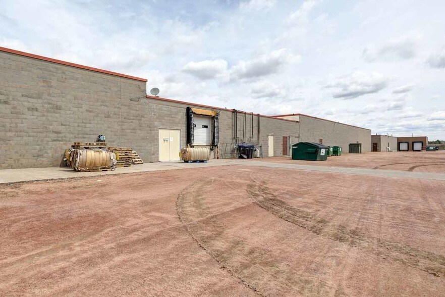 More Photos Of 1011-1013 E Spruce St, Abbotsford Storefront Retail Office For Lease