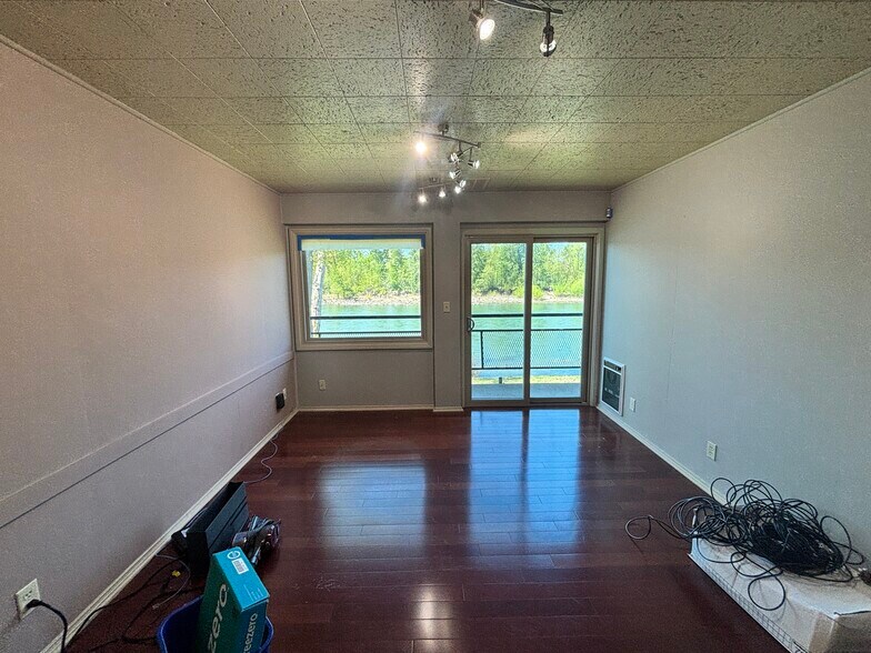 More Photos Of 131 NE Pine St, Salem Office For Lease