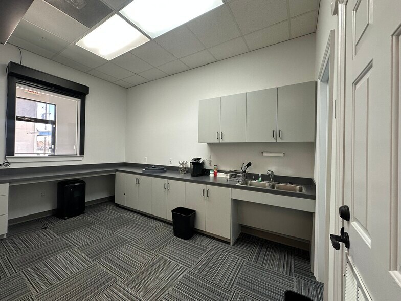 More Photos Of 516 N Burnside Ave, Gonzales Freestanding For Lease