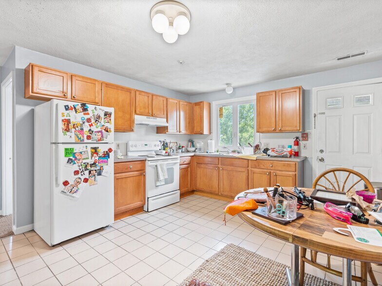 26 Coggeshall St, Providence, RI 02908 Apartments For Sale