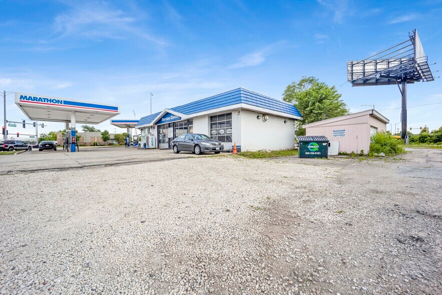 More Photos Of 21W042 Lake St, Addison Service Station For Sale