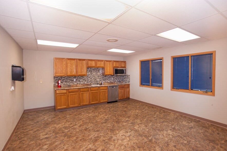 More Photos Of 8980 Hickman Rd, Clive Office For Sale