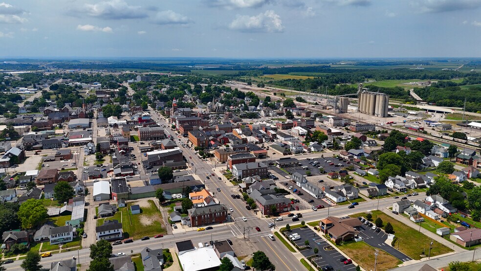 More Photos Of 131 Lewis Ave, Circleville Office For Sale