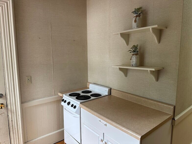 More Photos Of 8 Court St, Concord Office For Sale