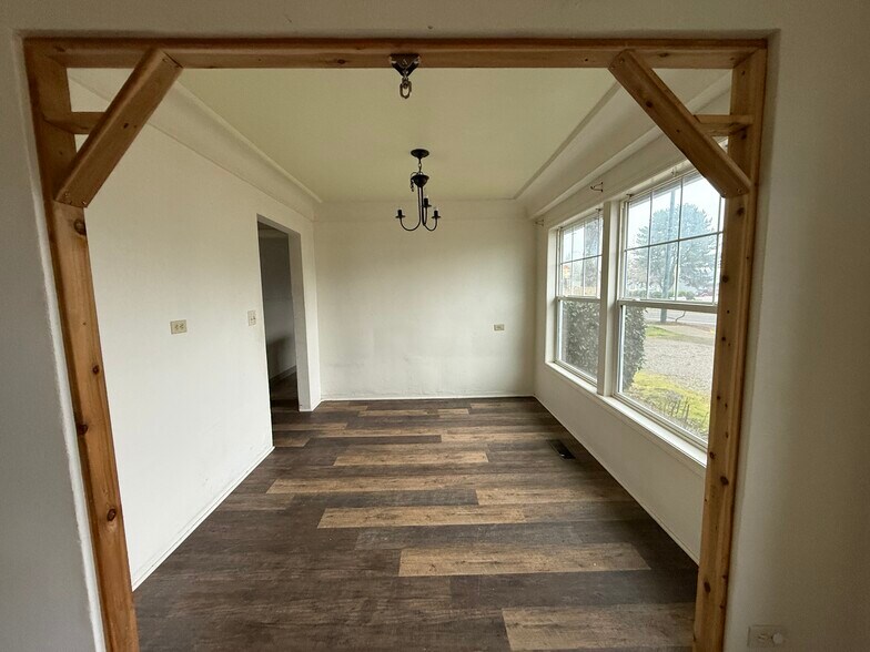 More Photos Of 3705 Cherry Ave NE, Salem Freestanding For Sale