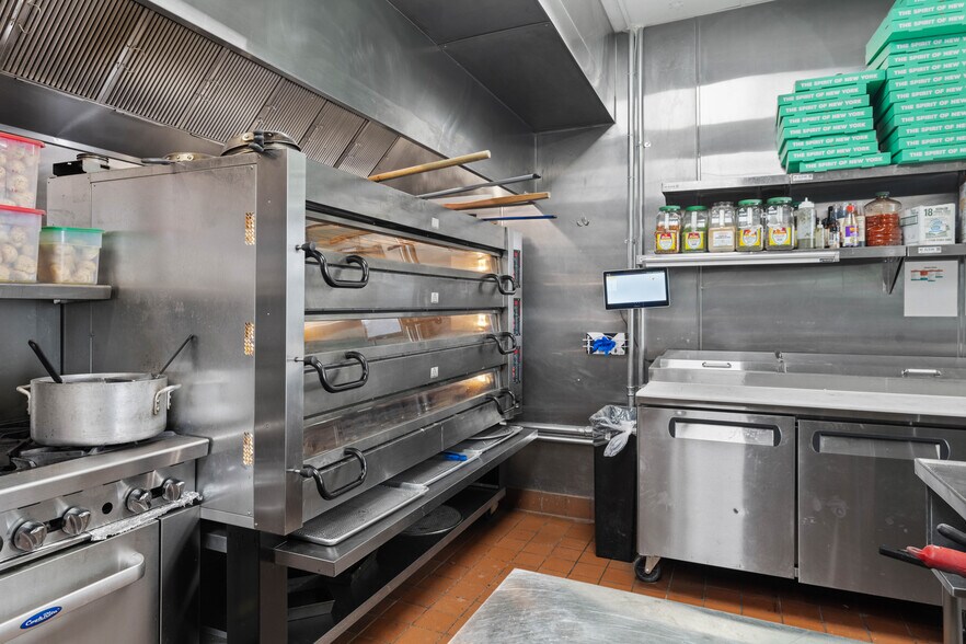 More Photos Of 7451 Edinger Ave, Huntington Beach Apartments For Lease