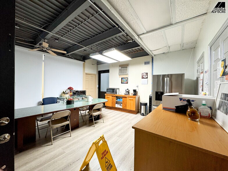 More Photos Of 290 W 78th Rd, Hialeah Warehouse For Sale