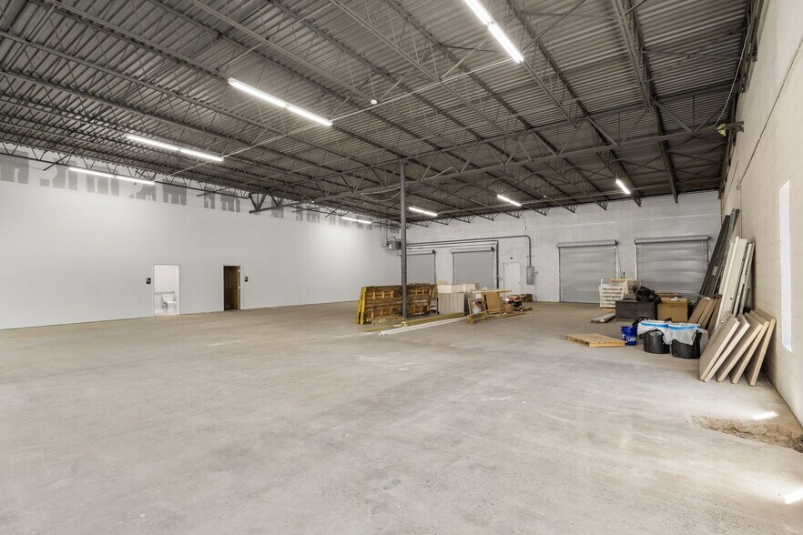 More Photos Of 1803 Associates Ln, Charlotte Showroom For Lease