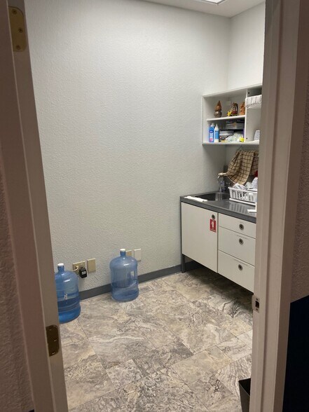 More Photos Of 5820 Oberlin Dr, San Diego Office For Lease