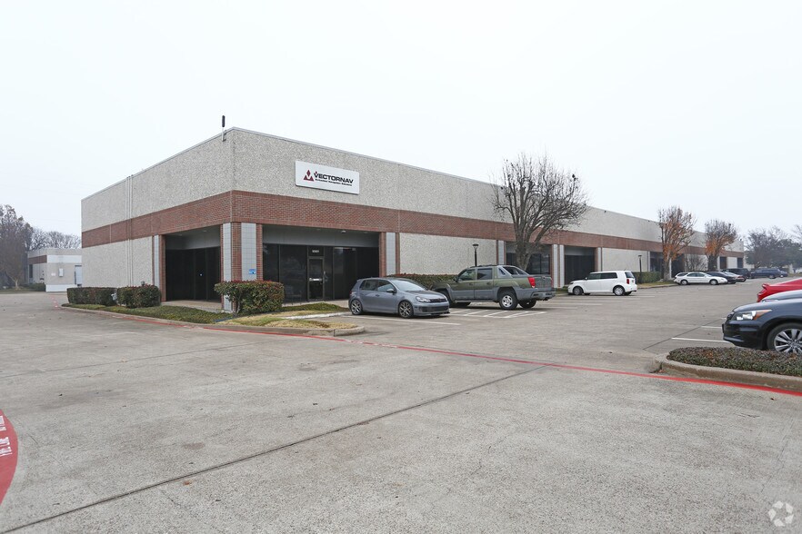 More Photos Of 10410-10430 Vista Park Rd, Dallas Unknown For Lease