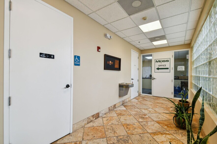 More Photos Of 119 N 11th St, Tampa Office For Sale