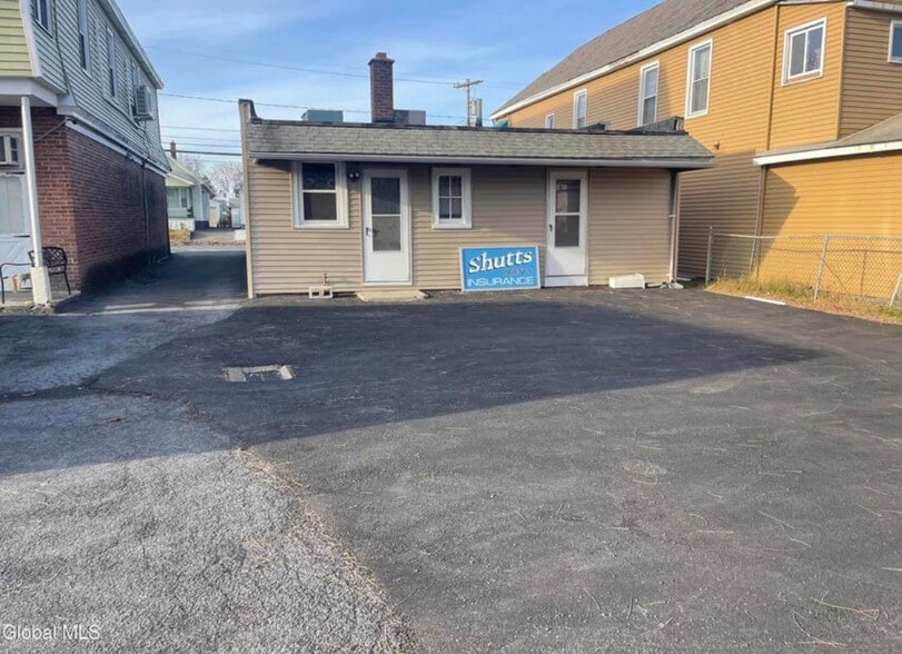 More Photos Of 606 Michigan Ave, Schenectady Storefront For Sale