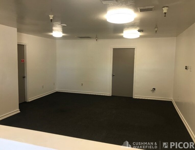 More Photos Of 220 E 27th St, Tucson Light Manufacturing For Lease