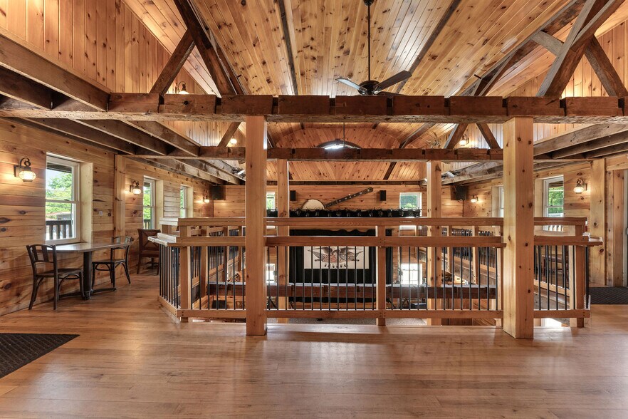 More Photos Of 552 Main St, Apalachin General Retail For Sale