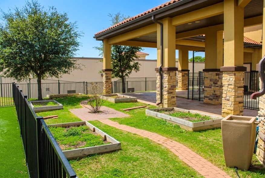 More Photos Of 421 E Royal Ln, Irving Medical For Sale