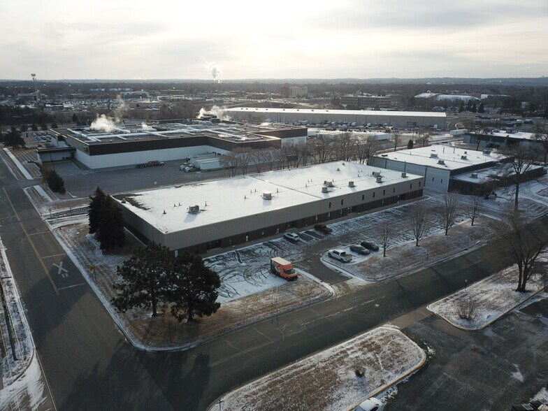 More Photos Of 9601-9615 Girard Ave S, Bloomington Flex For Sale