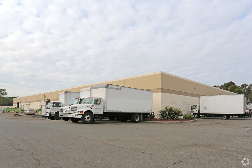 More Photos Of 2340-2380 W Winton Ave, Hayward Manufacturing For Lease
