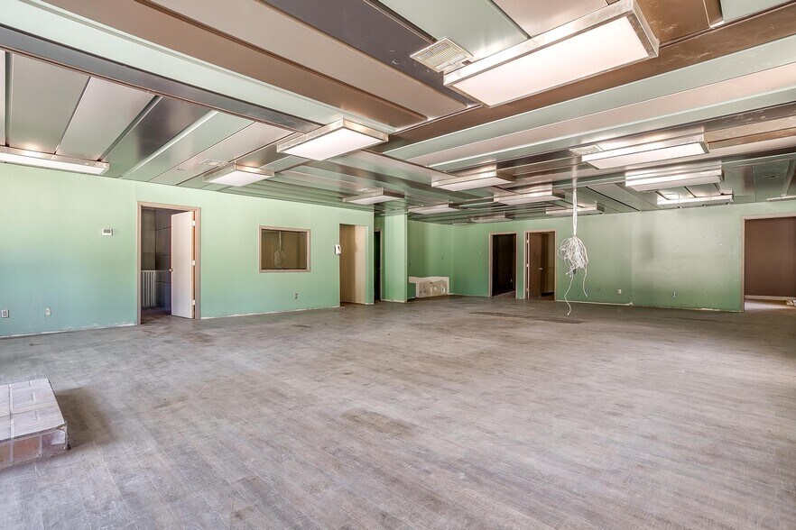 More Photos Of 117 Roberts Cut Off Rd, Fort Worth Warehouse For Sale
