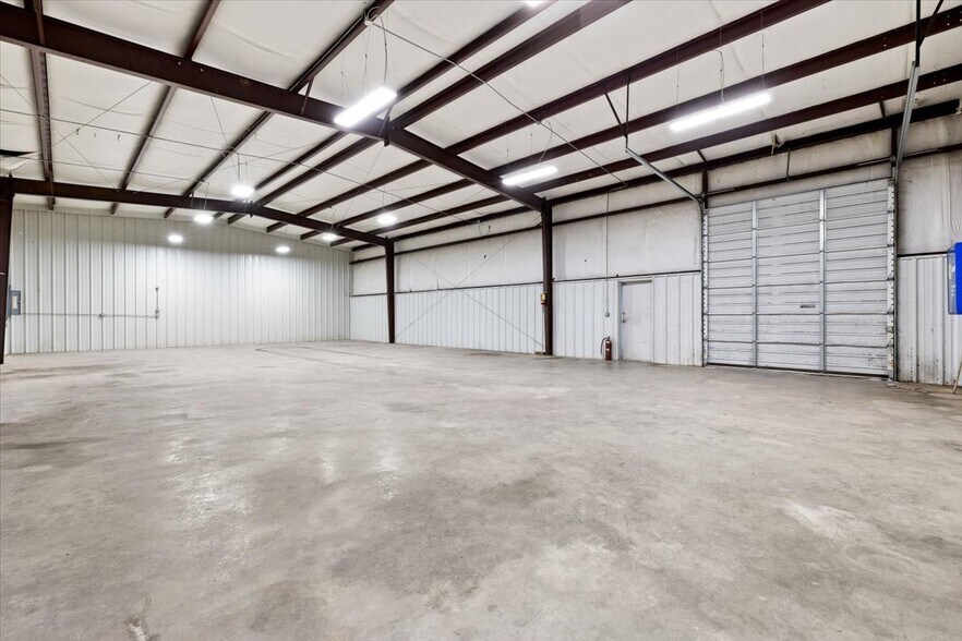 More Photos Of 13605-13609 State Highway 75, Remlap Service For Sale