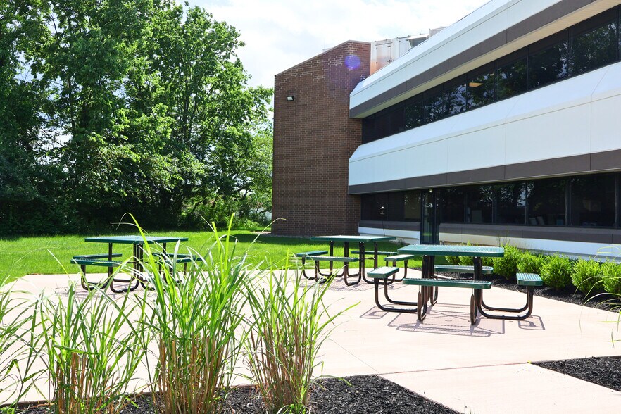 More Photos Of 939 E Park Dr, Harrisburg Office For Lease
