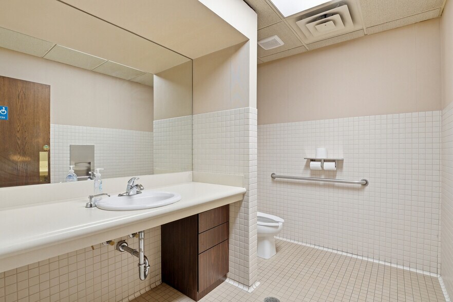 More Photos Of 23498-23520 Michigan Ave, Dearborn Office For Sale