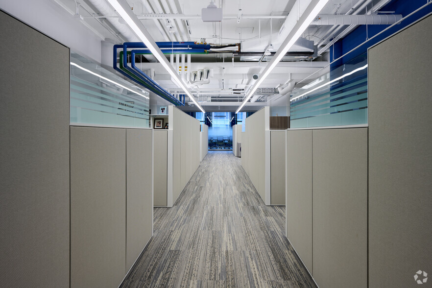 More Photos Of 260 E Main St, Rochester Medical For Lease