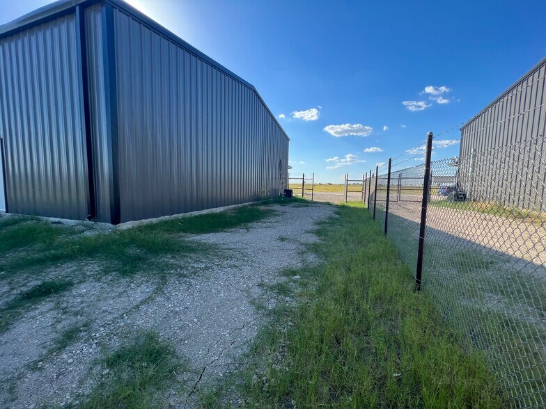 More Photos Of 1041 Technology Way, Waxahachie Industrial For Sale