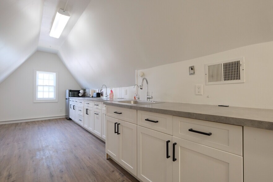 More Photos Of 304 Bloomfield Ave, Verona Medical For Lease
