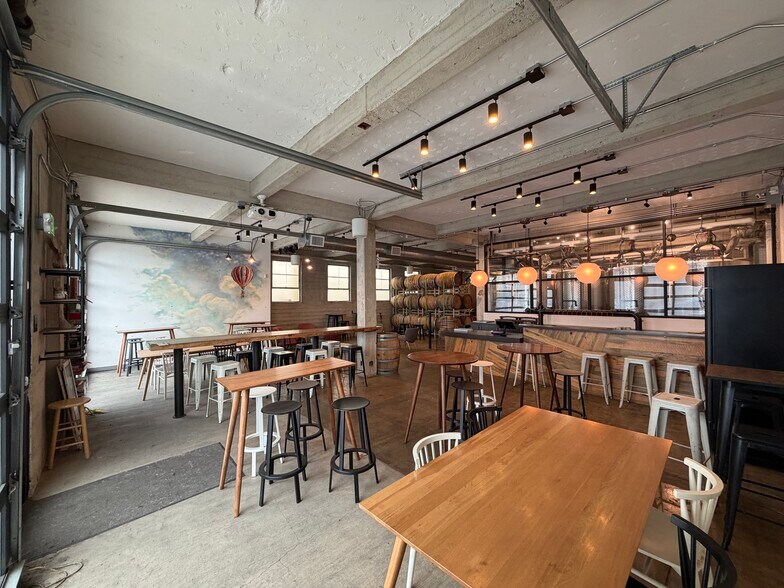 More Photos Of 700 E Broadway, Long Beach Restaurant For Sale