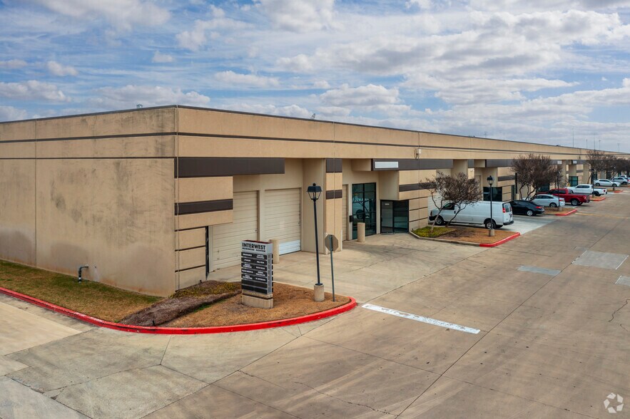 More Photos Of 6850-6862 Alamo Downs Pky, San Antonio Unknown For Lease