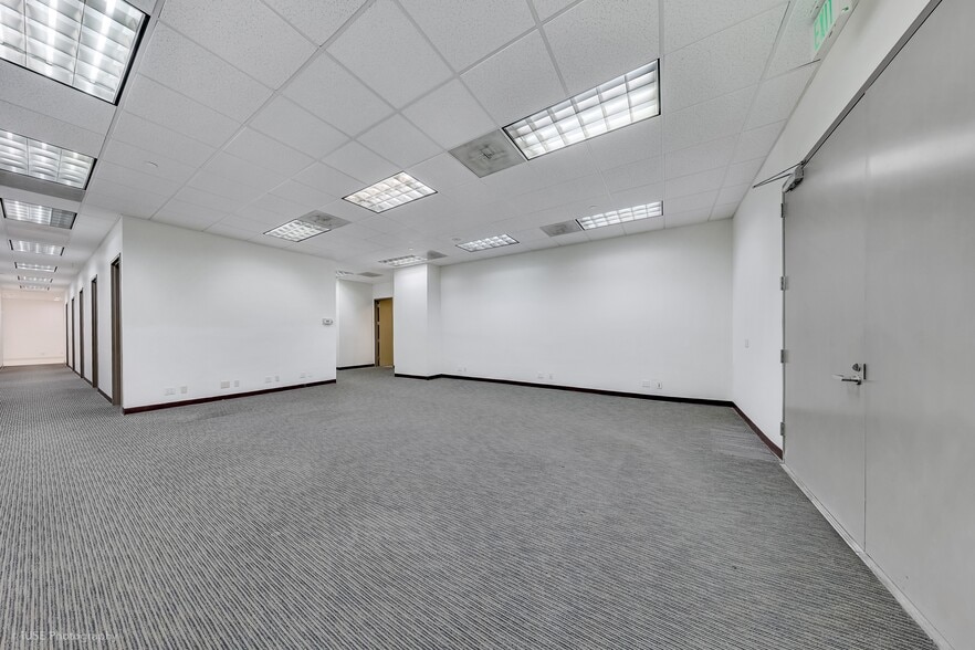 More Photos Of 135 San Lorenzo Ave, Coral Gables Office For Sale