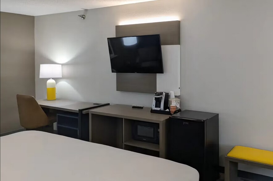 More Photos Of 11160 Dowlin Dr, Sharonville Hotel For Sale