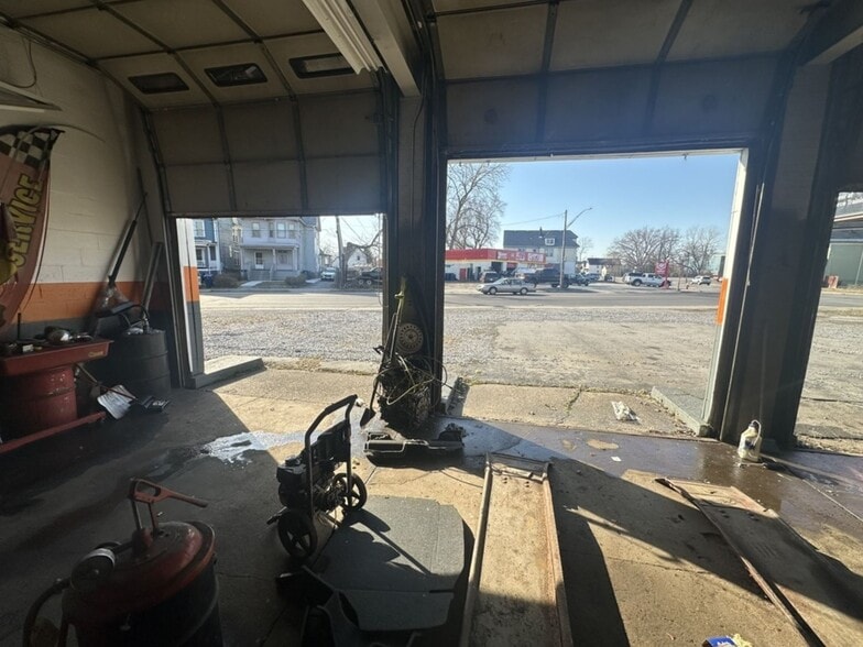 More Photos Of 1423 Park ave, Buffalo Auto Repair For Sale