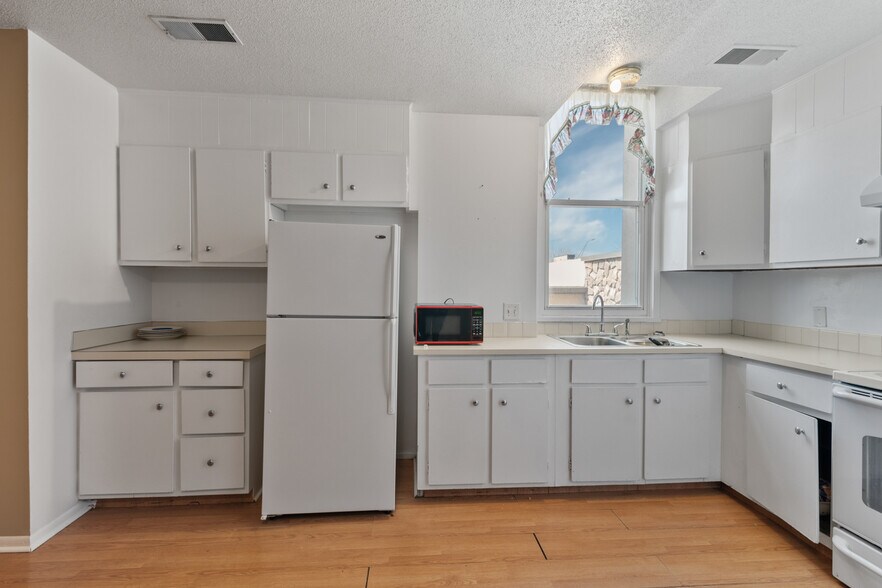 More Photos Of 2319 Vinton St, Omaha Office Residential For Sale