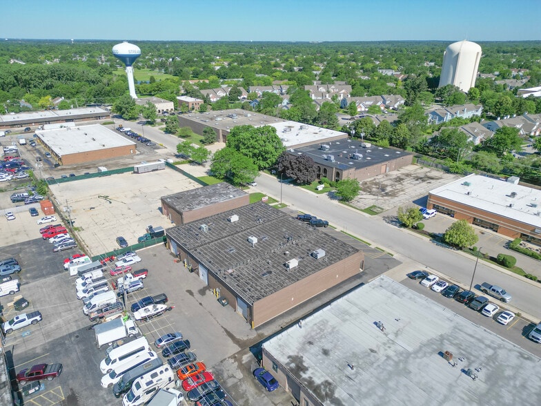 More Photos Of 1541-1543 Bourbon Pky, Streamwood Light Distribution For Lease