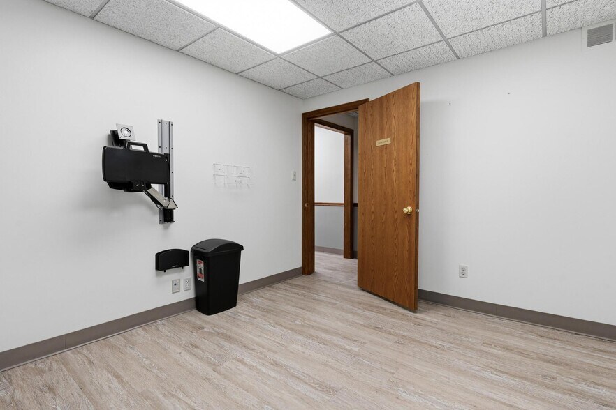More Photos Of 244 Wilson Dr, Xenia Medical For Sale