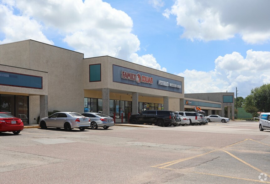 More Photos Of 13030-13190 Veterans Memorial Dr, Houston Unknown For Lease