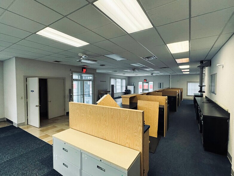 More Photos Of 2815 E Michigan Ave, Jackson Bank For Sale