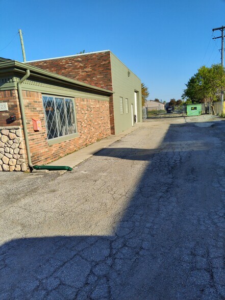 More Photos Of 35223 23 Mile Rd, New Baltimore Storefront For Lease
