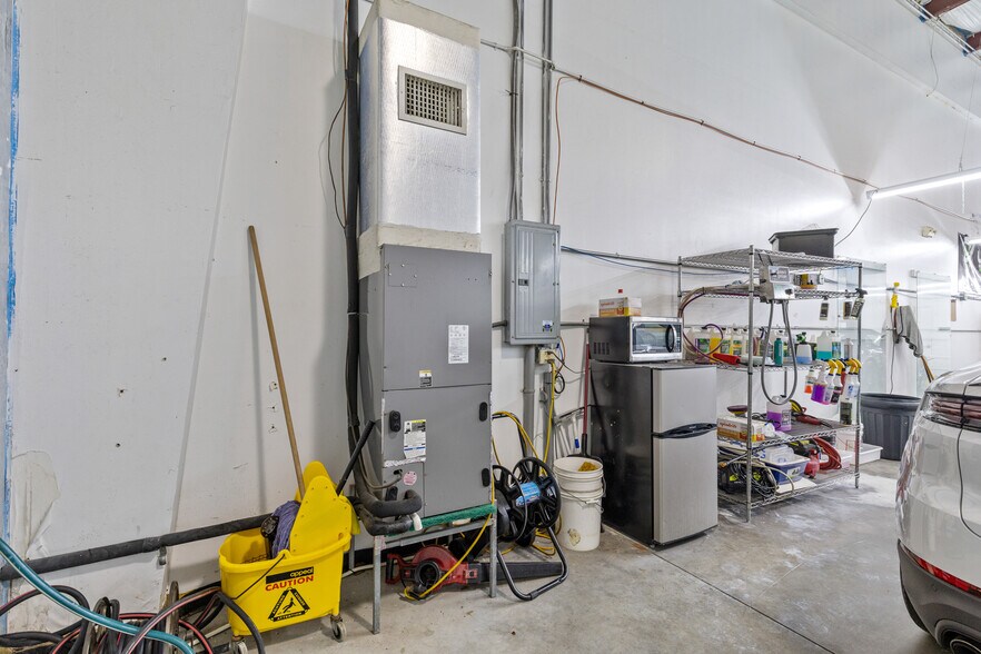 More Photos Of 17000 Alico Commerce Ct, Fort Myers Flex For Sale