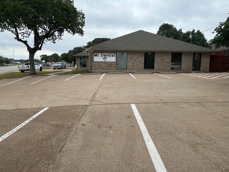 More Photos Of 615 W Harwood Rd, Hurst Medical For Sale