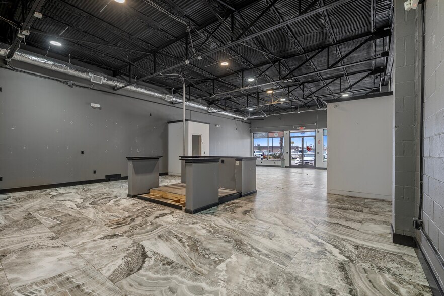 More Photos Of 1520 College Ave, South Houston Storefront For Lease