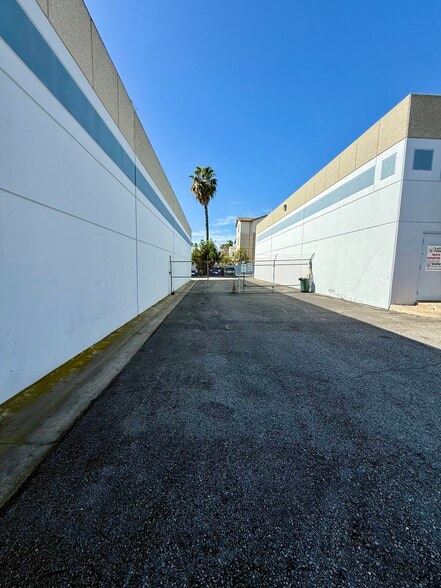 More Photos Of 2455 Lewis Ave, Signal Hill Warehouse For Sale