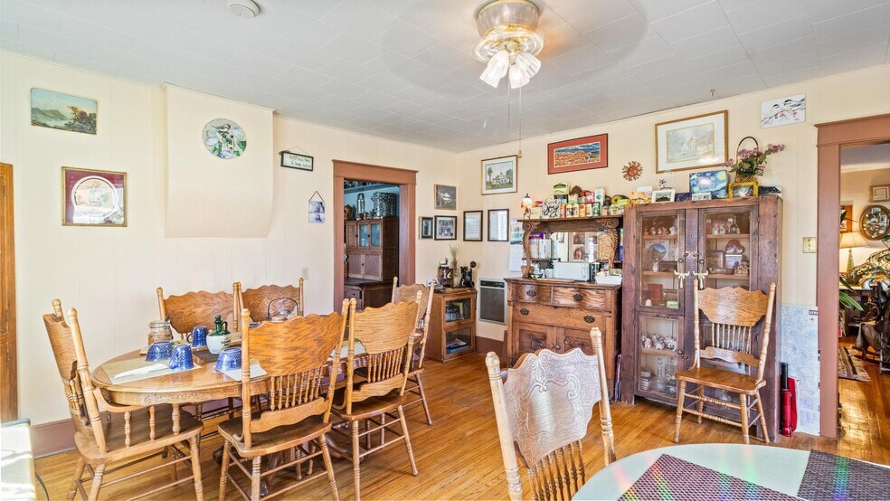 More Photos Of 295 N Main St, Glendale Hospitality For Sale