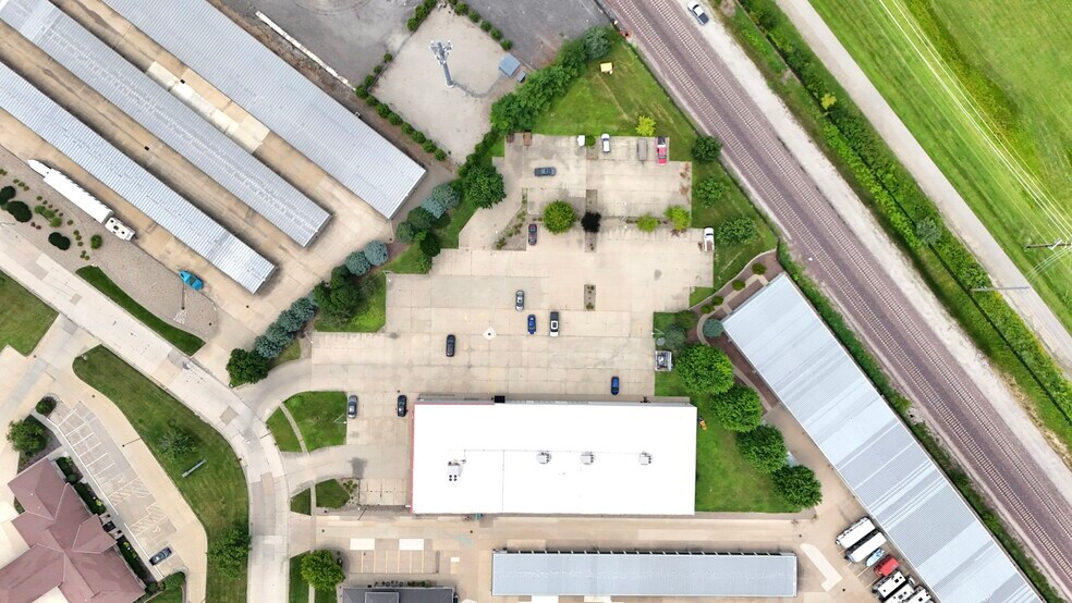 More Photos Of 419 Kays Dr, Normal Industrial For Sale