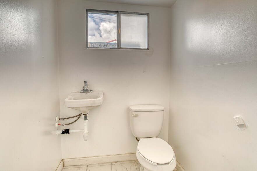 More Photos Of 235 W Idaho Ave, Ontario Office Residential For Sale