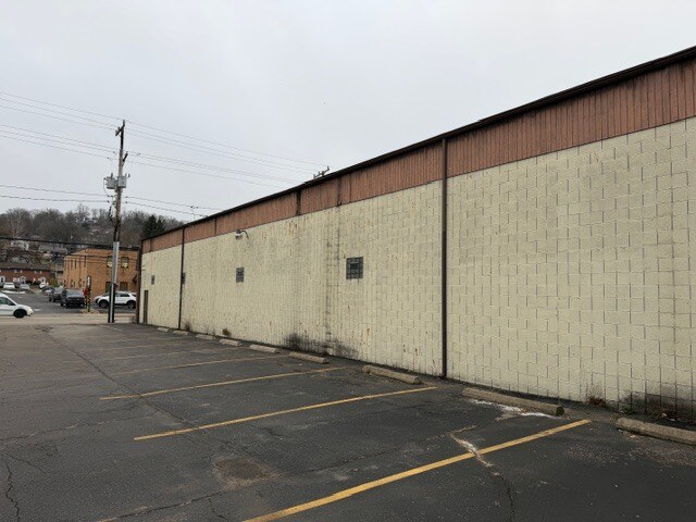 More Photos Of 853 4th Ave, Coraopolis Warehouse For Sale