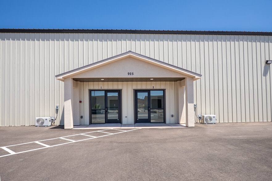 Primary Photo Of 925 Regional Rd park, Hurricane Industrial For Lease