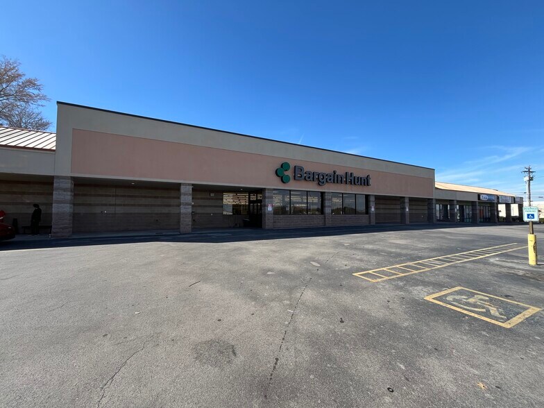 Primary Photo Of 210-250 Country Village Dr, Smyrna General Retail For Lease